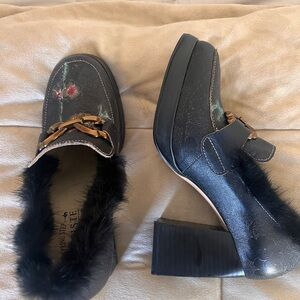 NWOT L’artiste Black Floral Faux Fur Heeled Loafers